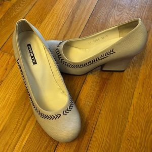 Bundle 3 for $30 ModCloth All black herringbone taupe heels 38.5